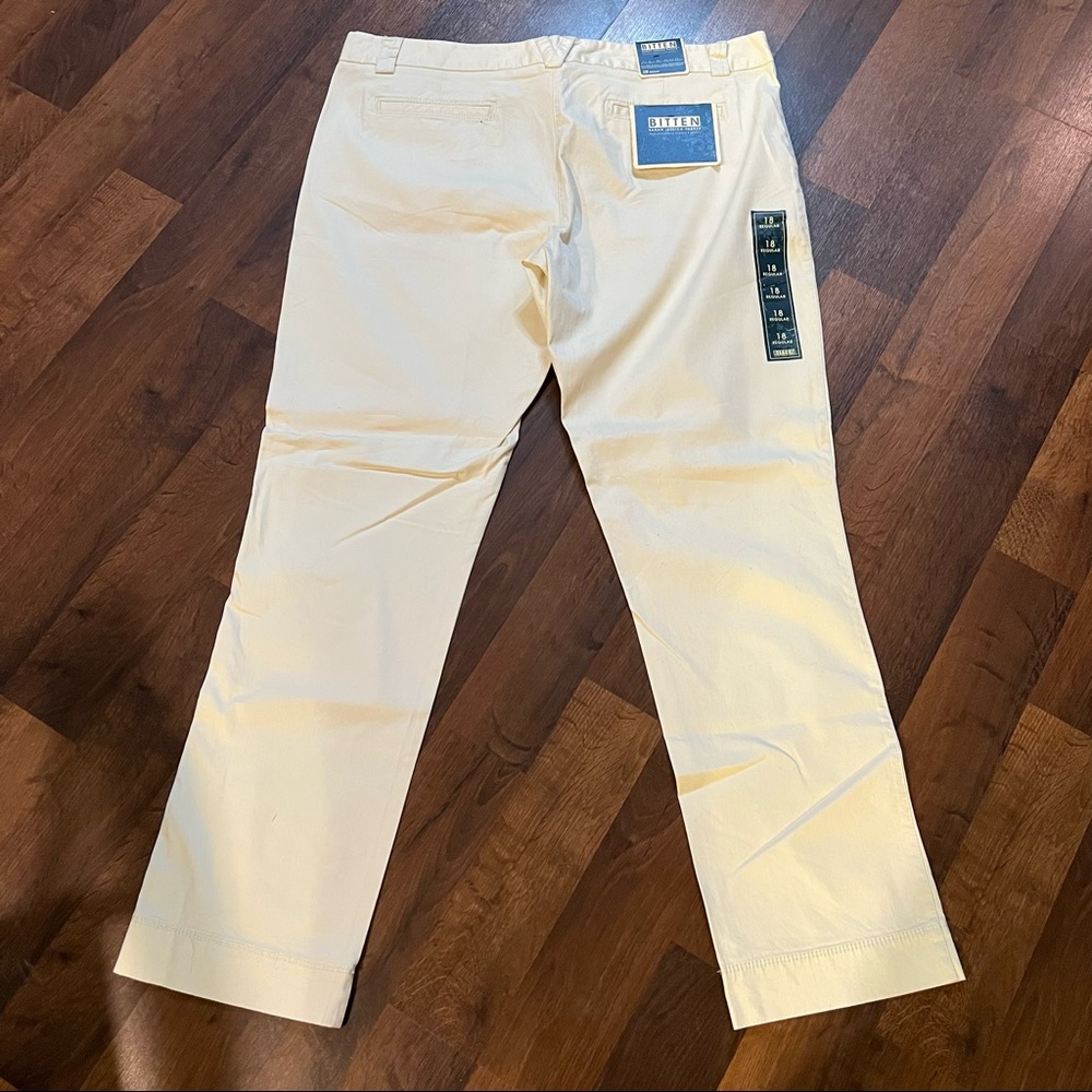 Bitten by Sarah Jessica Parker NWT 18 off white pants